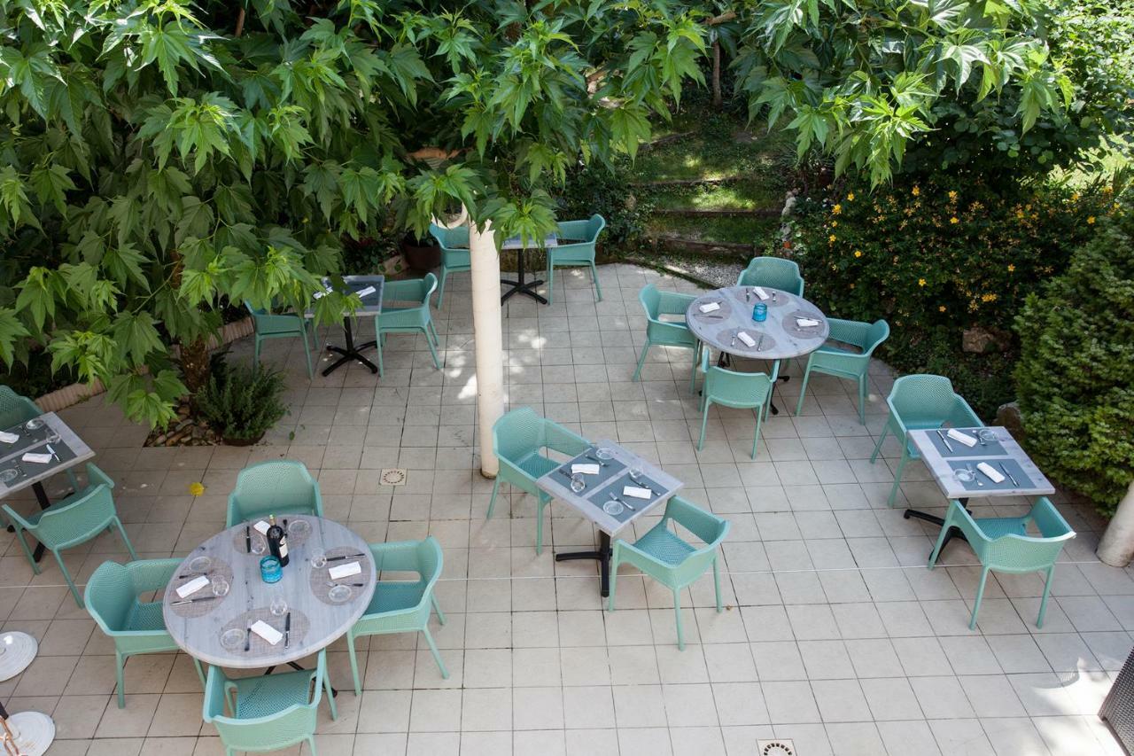 Le Lion D'Or Hotel Manzac-sur-Vern Eksteriør billede